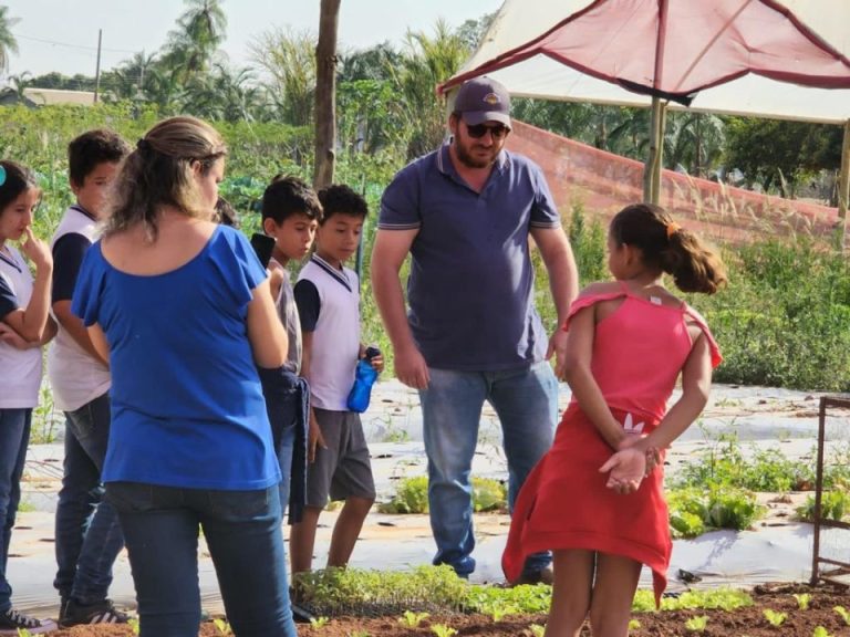 por-meio-do-projeto-recicla-verdinho-alunos-da-rede-municipal-visitam-hortas-para-aprenderem-sobre-educacao-ambiental